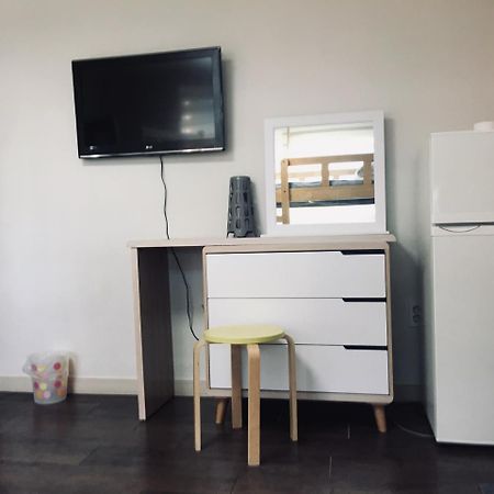 Hongdae Pencil Guesthouse Сеул Экстерьер фото