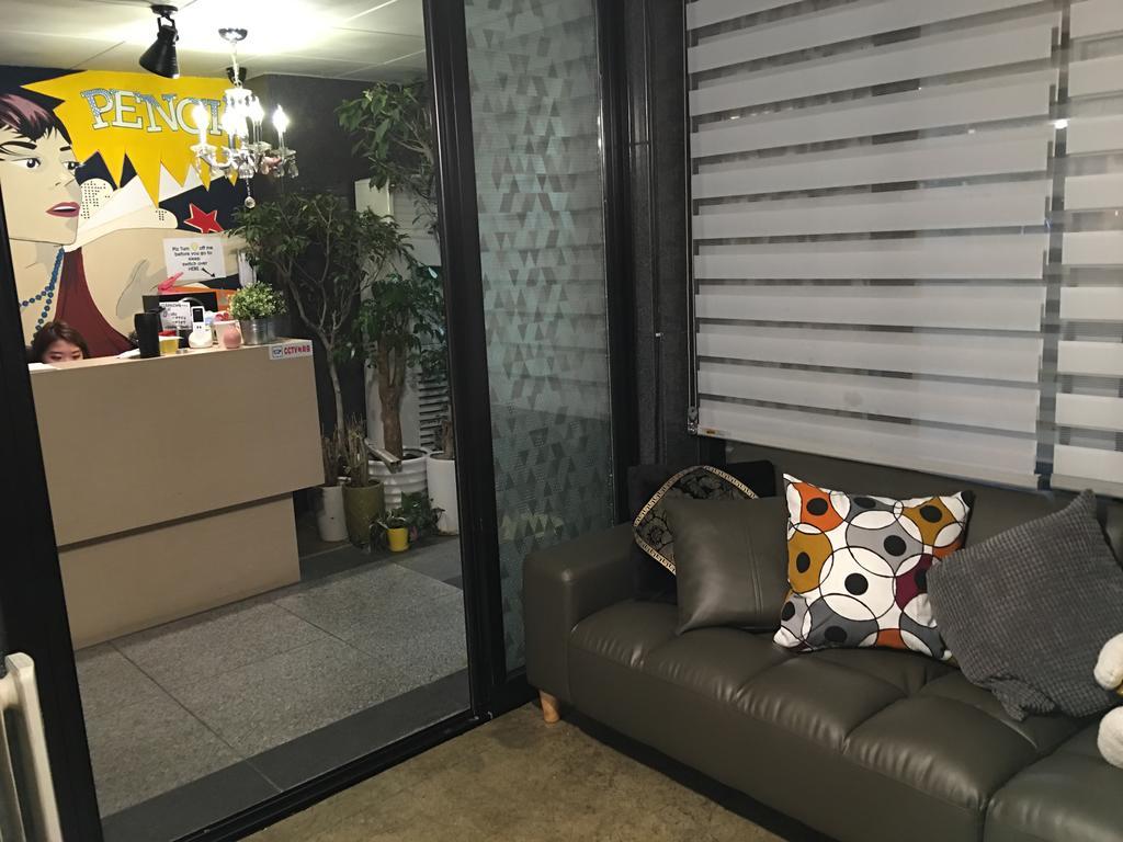 Hongdae Pencil Guesthouse Сеул Экстерьер фото