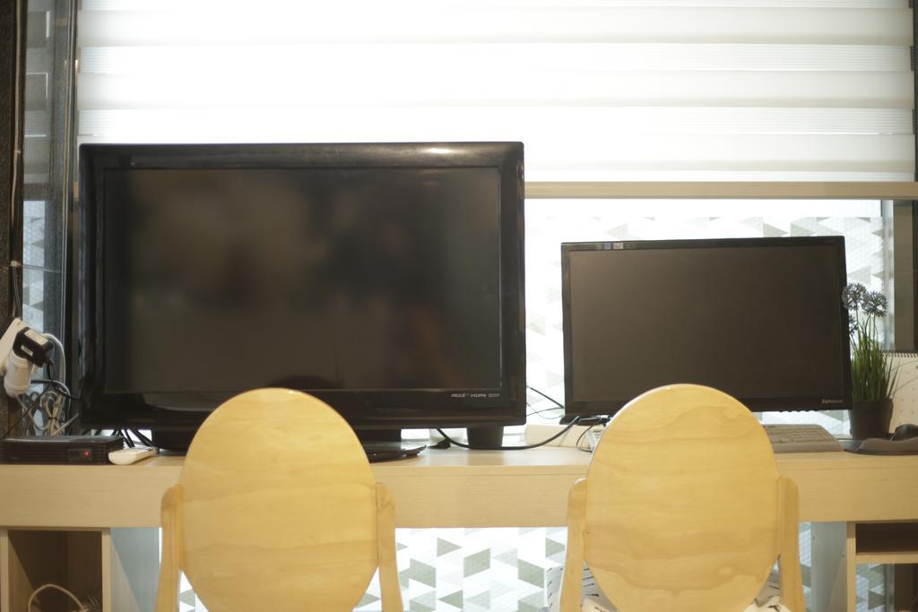 Hongdae Pencil Guesthouse Сеул Экстерьер фото