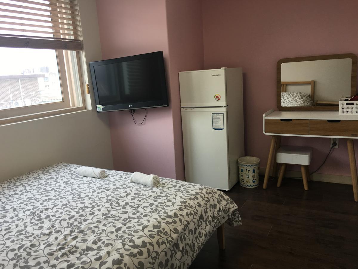 Hongdae Pencil Guesthouse Сеул Экстерьер фото