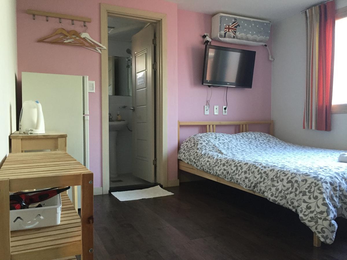Hongdae Pencil Guesthouse Сеул Экстерьер фото
