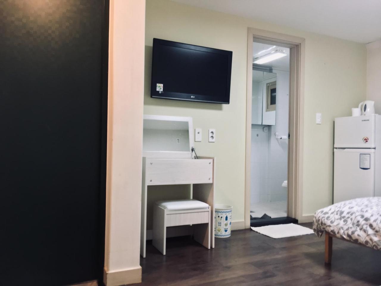 Hongdae Pencil Guesthouse Сеул Экстерьер фото