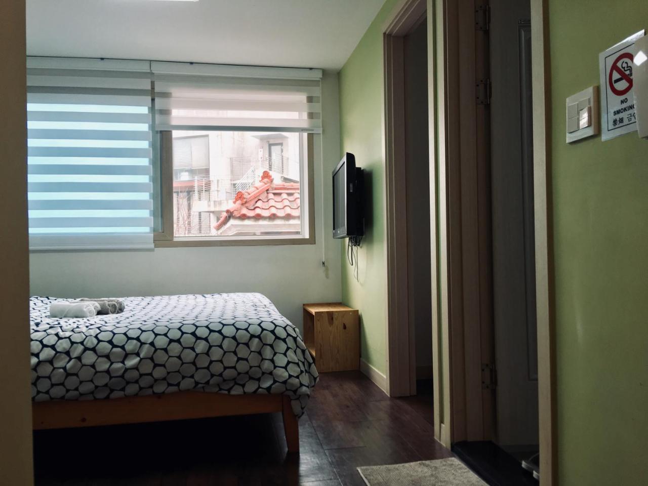 Hongdae Pencil Guesthouse Сеул Экстерьер фото