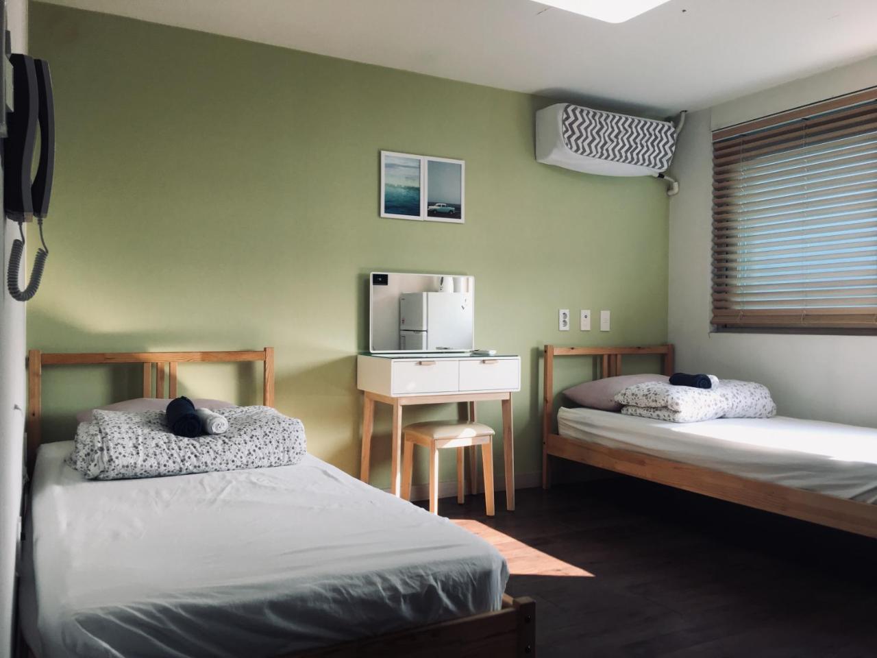 Hongdae Pencil Guesthouse Сеул Экстерьер фото