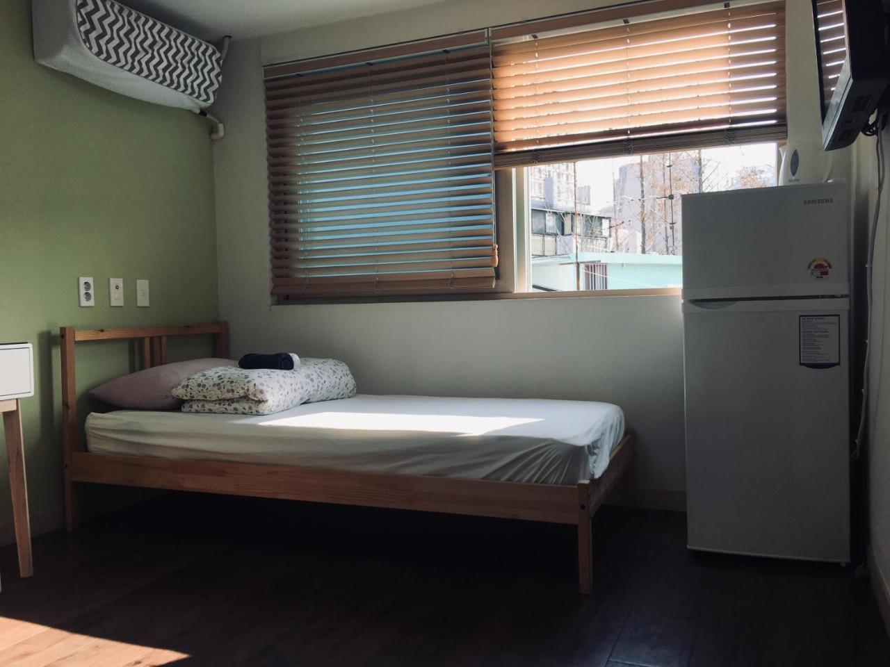 Hongdae Pencil Guesthouse Сеул Экстерьер фото