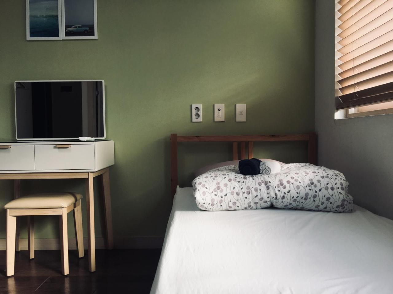 Hongdae Pencil Guesthouse Сеул Экстерьер фото