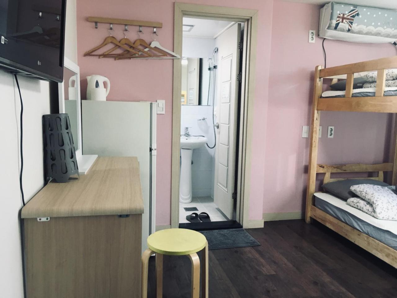 Hongdae Pencil Guesthouse Сеул Экстерьер фото