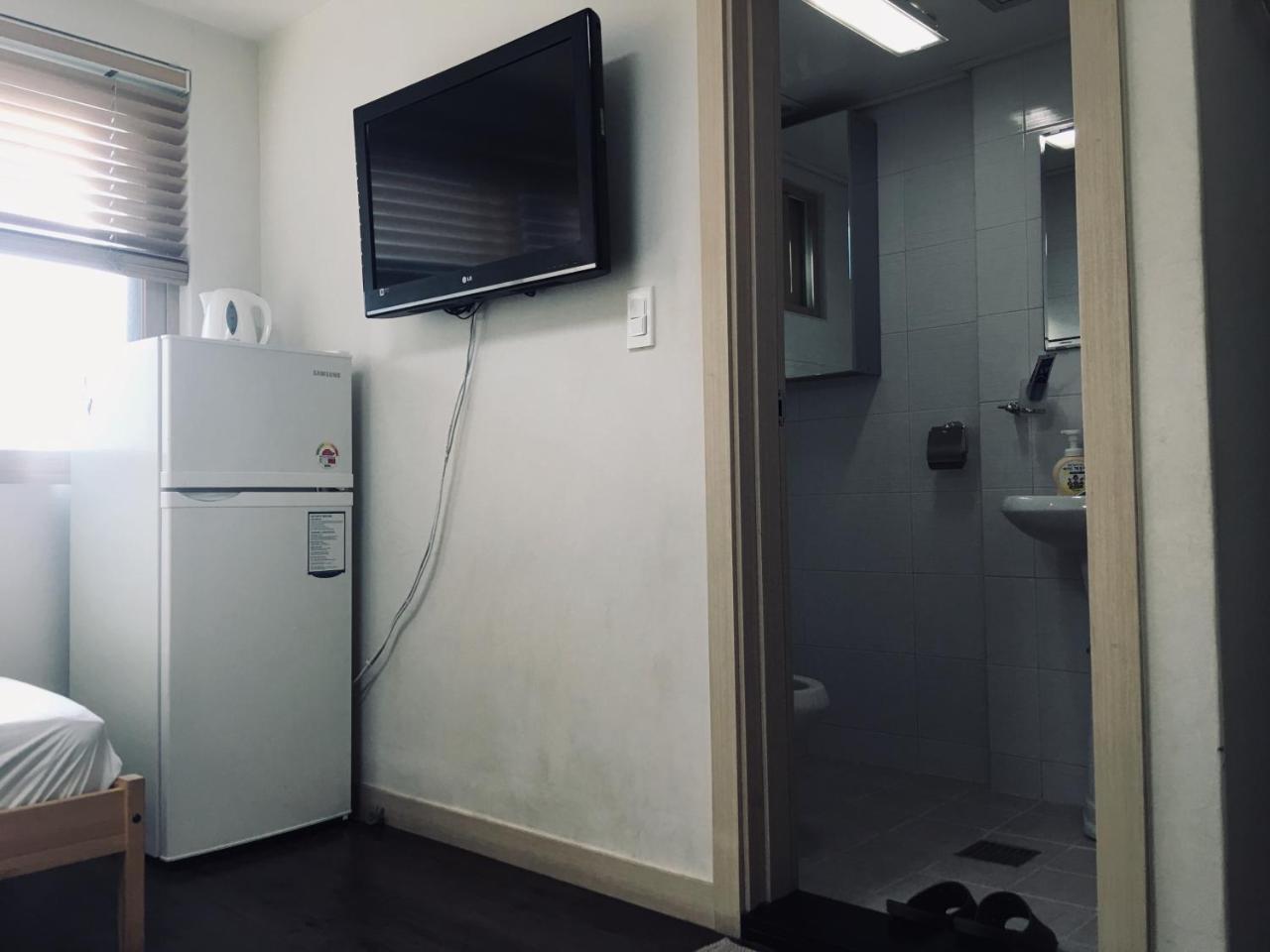 Hongdae Pencil Guesthouse Сеул Экстерьер фото